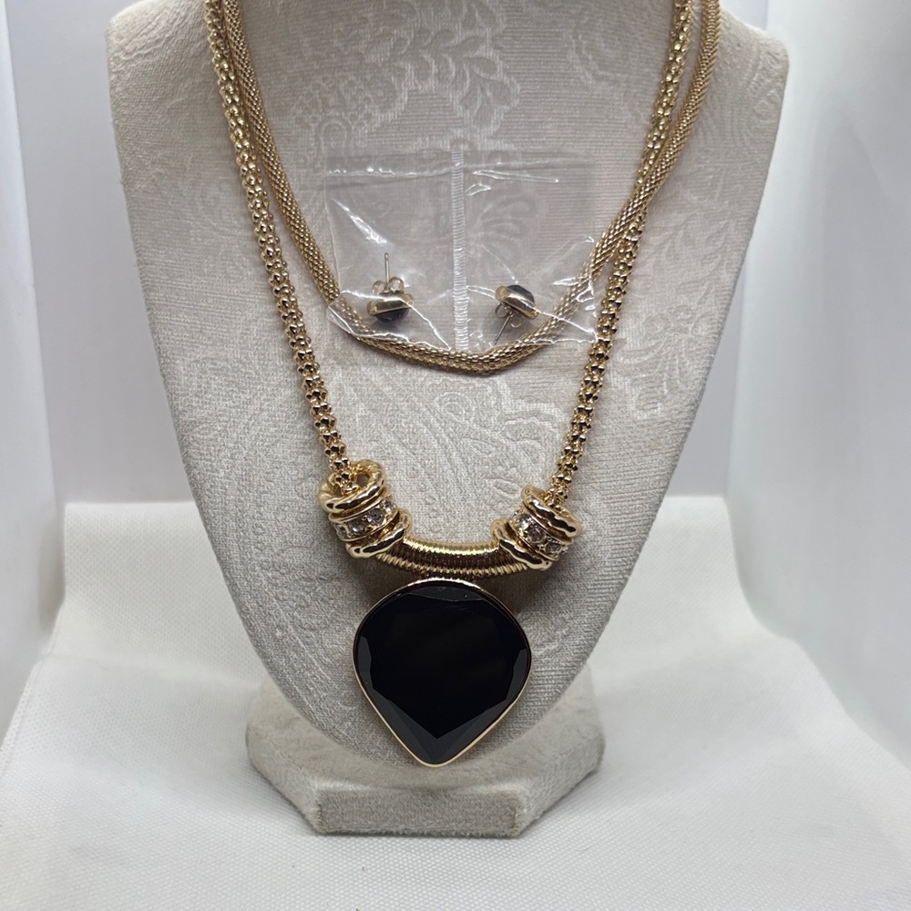 Elegant Gold and Black Necklace Set